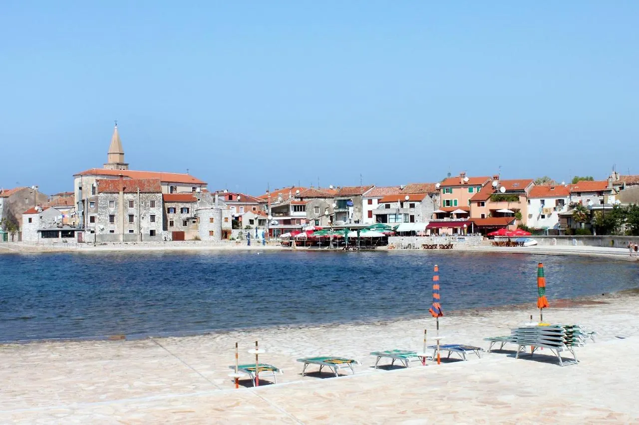 Apartments With A Parking Space Umag - 7058 Croácia
