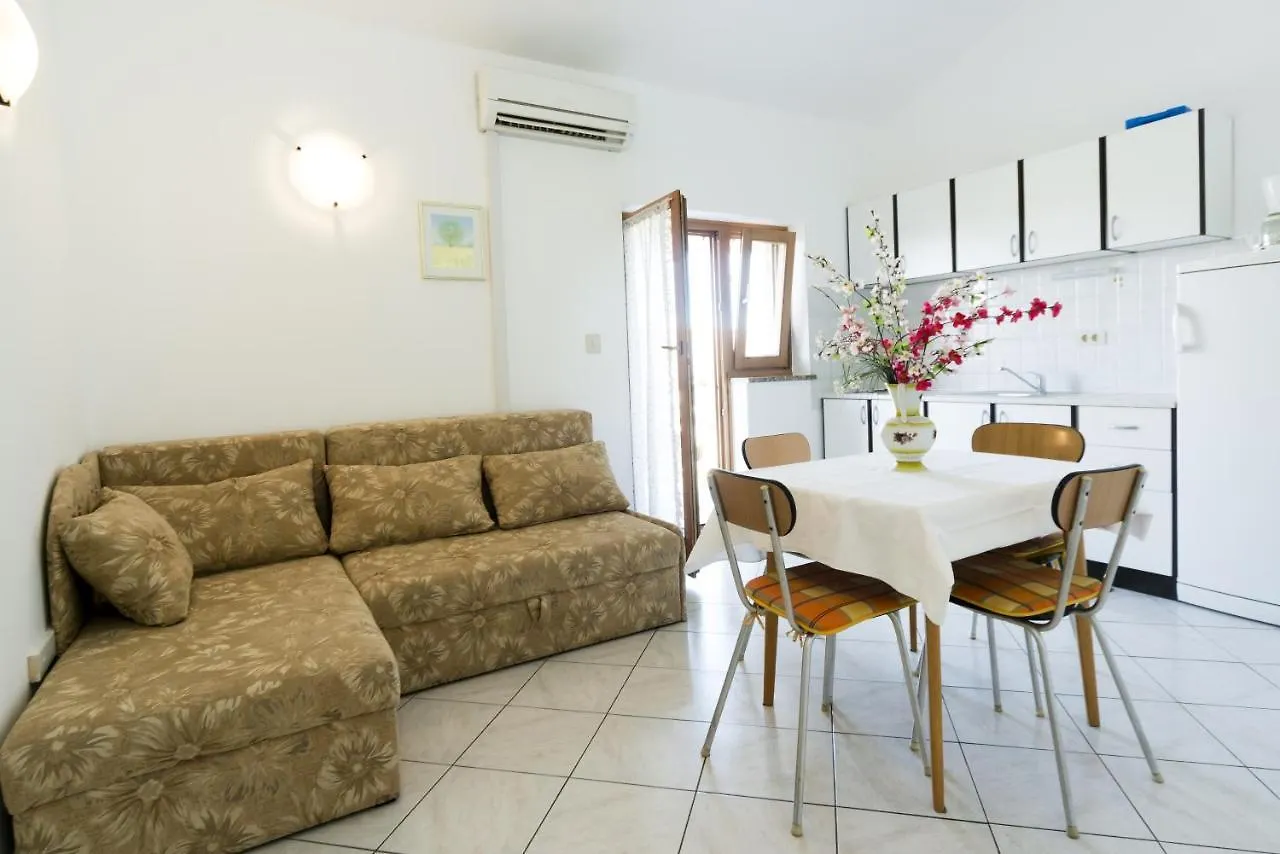 Apartments With A Parking Space Umag - 7058 Croácia