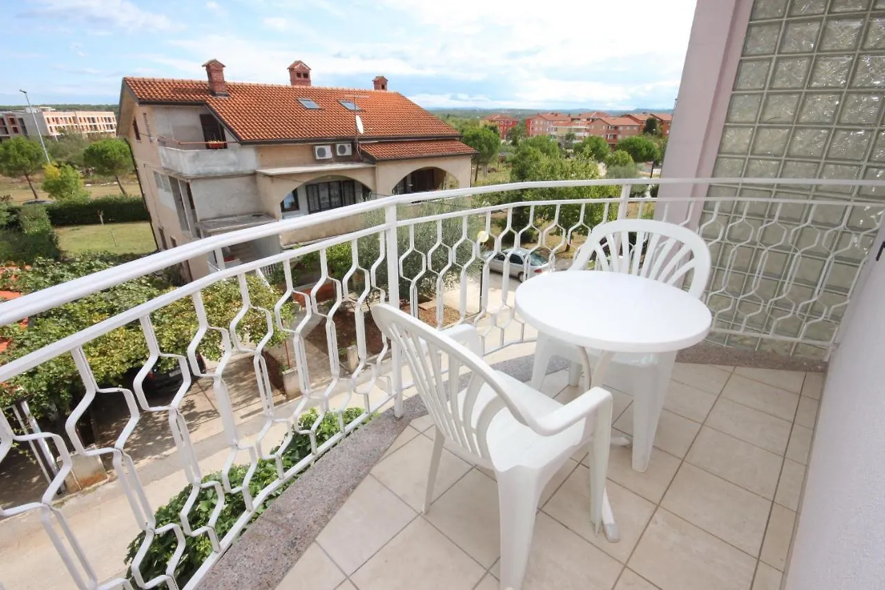 Apartments With A Parking Space Umag - 7058 Croácia