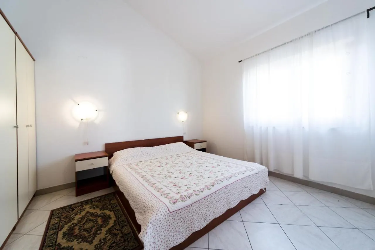 Apartments With A Parking Space Umag - 7058